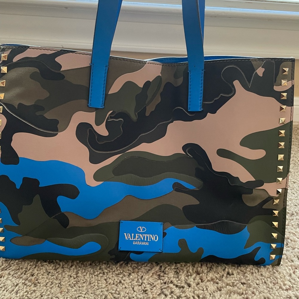 Valentino rock stud tote like new